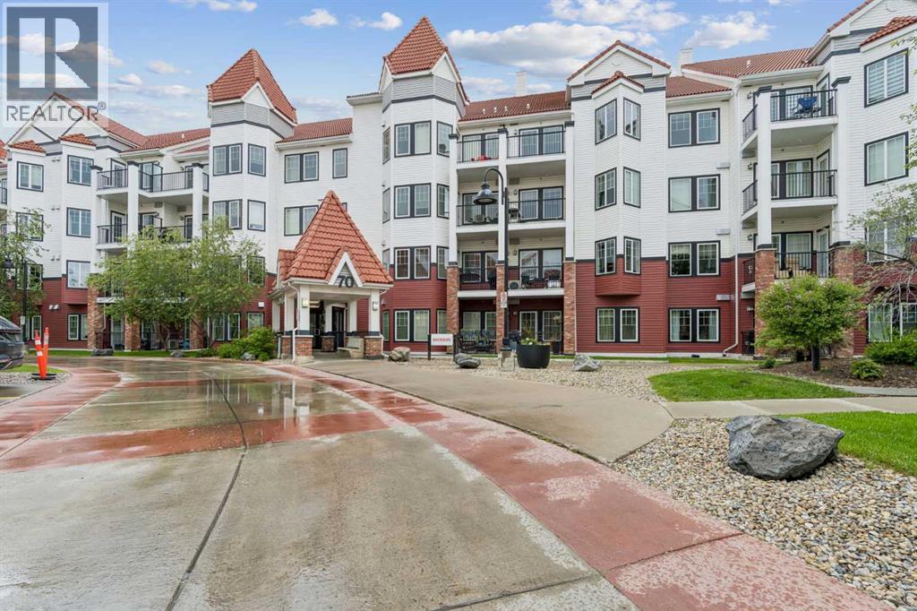 #216 70 Royal Oak Plaza NW - 1
