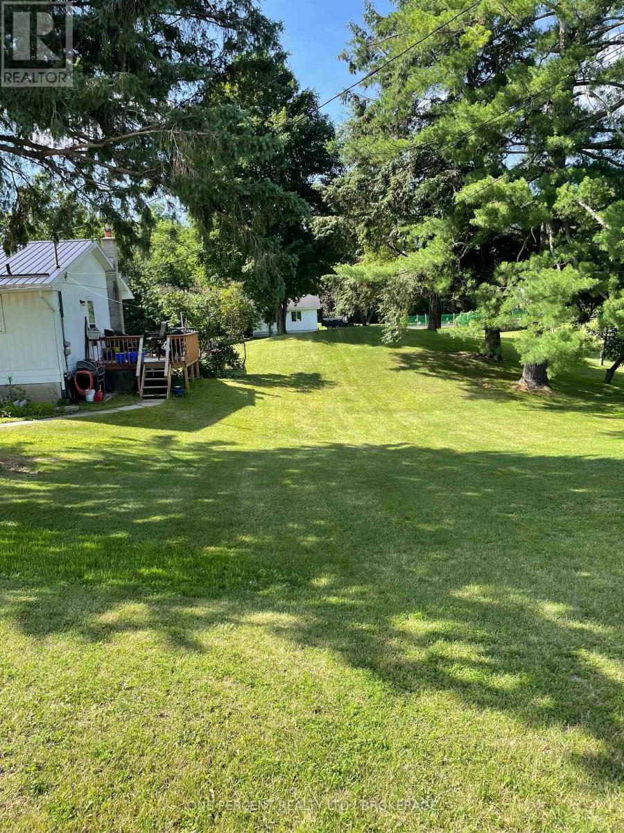 4338 MAPLE DRIVE E - 14