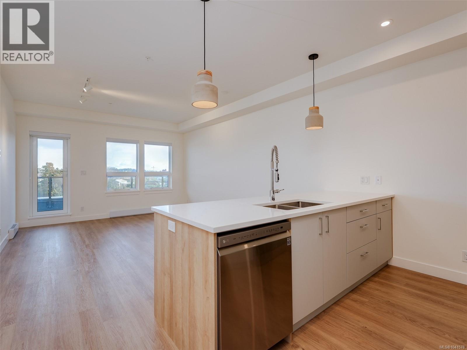 #403 757 Tyee Rd - 13