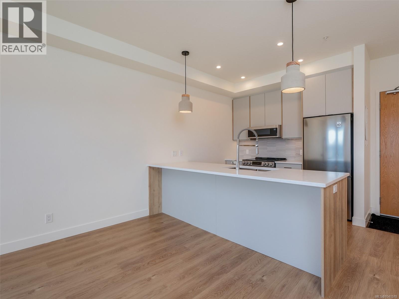 #403 757 Tyee Rd - 11