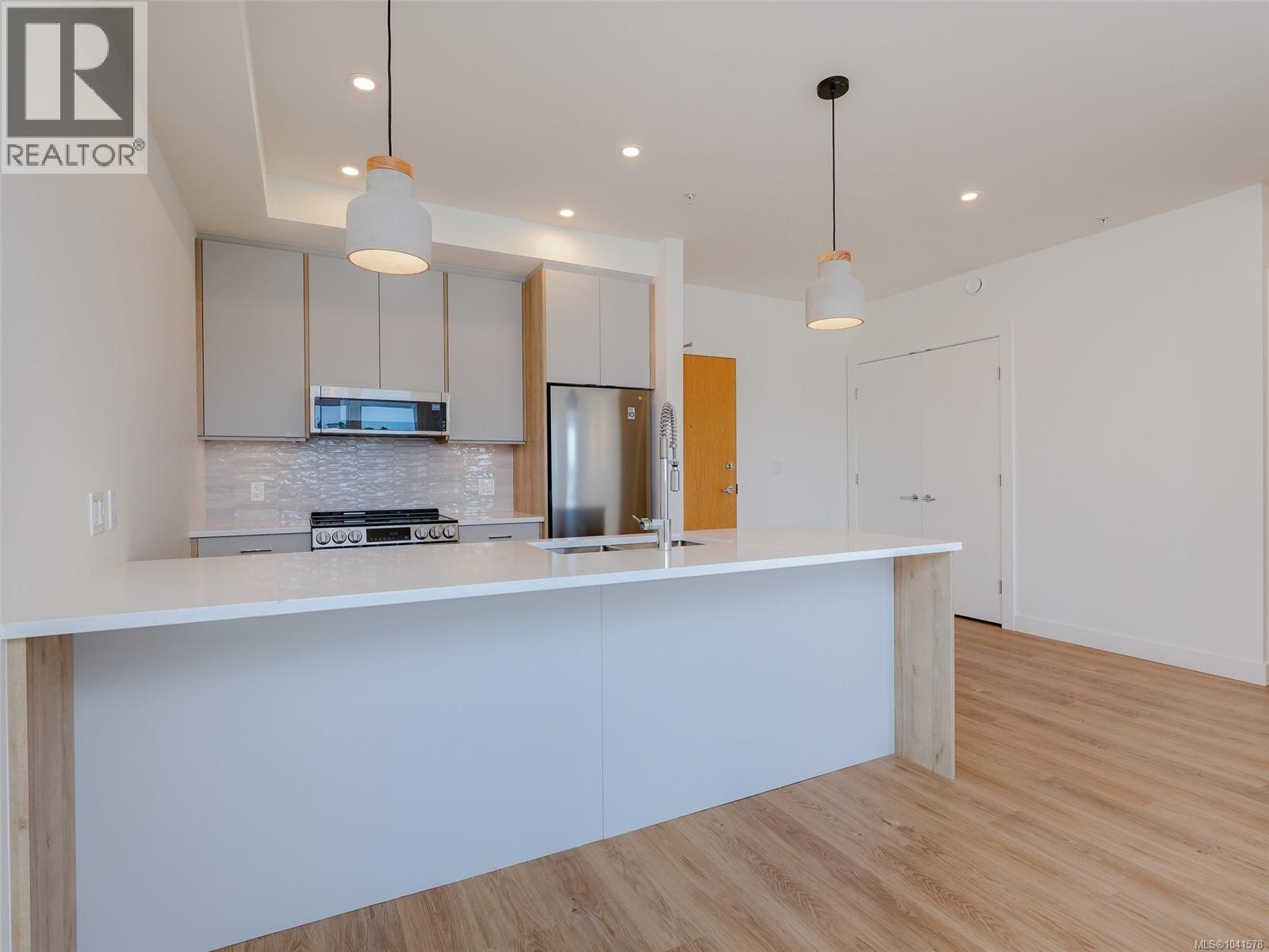 #403 757 Tyee Rd - 12