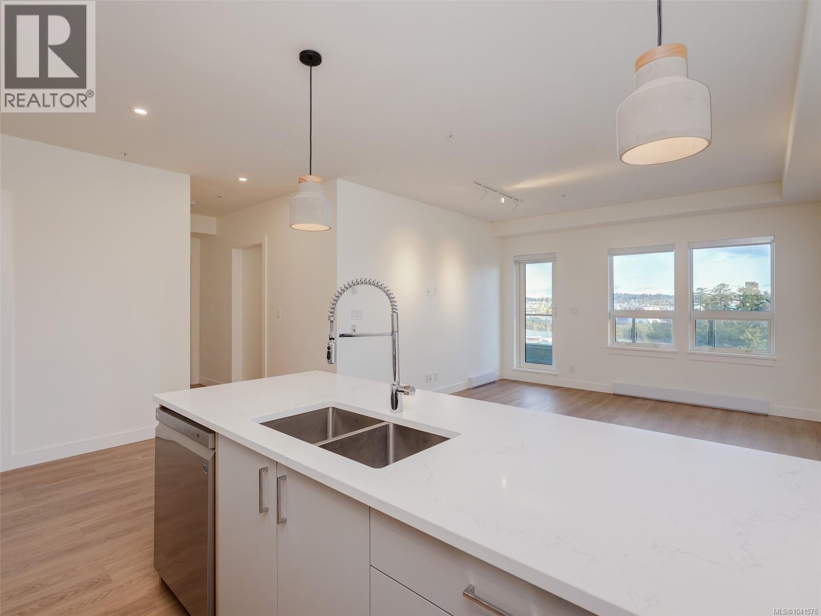 #403 757 Tyee Rd - 14