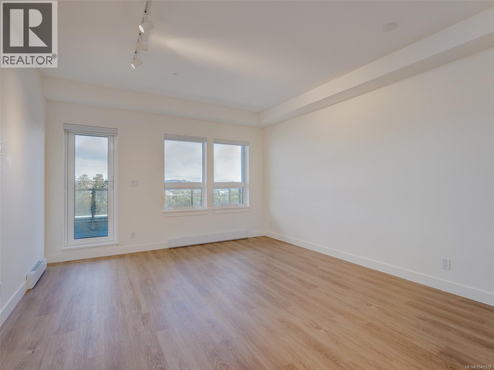 #403 757 Tyee Rd - 8