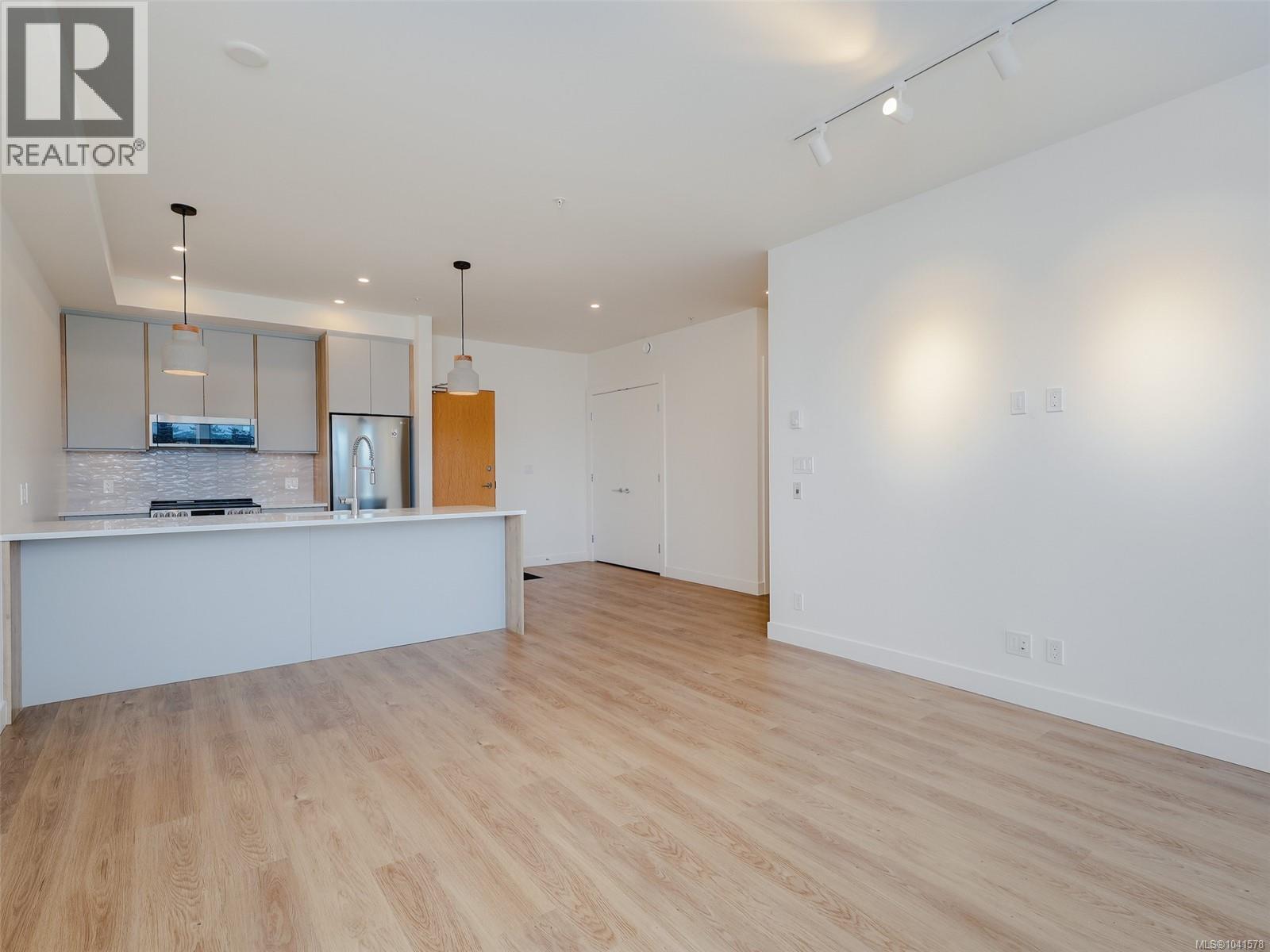 #403 757 Tyee Rd - 6