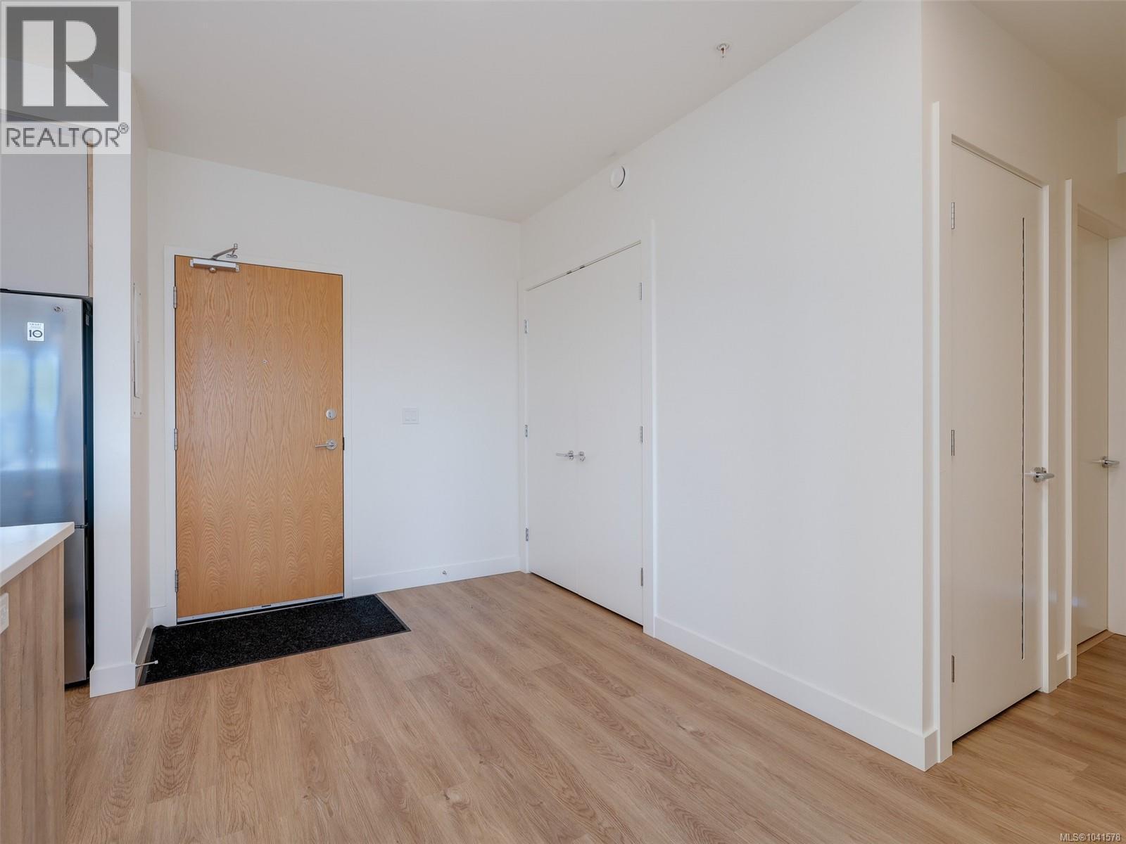 #403 757 Tyee Rd - 5