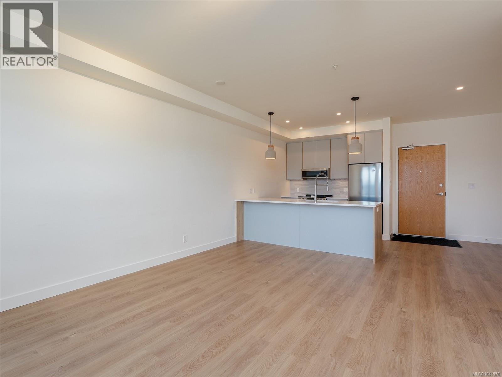 #403 757 Tyee Rd - 3