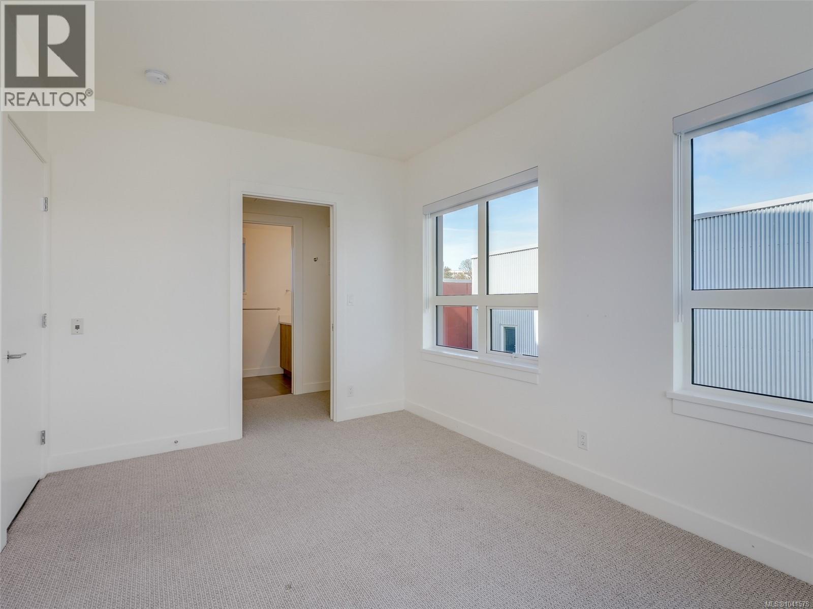 #403 757 Tyee Rd - 17