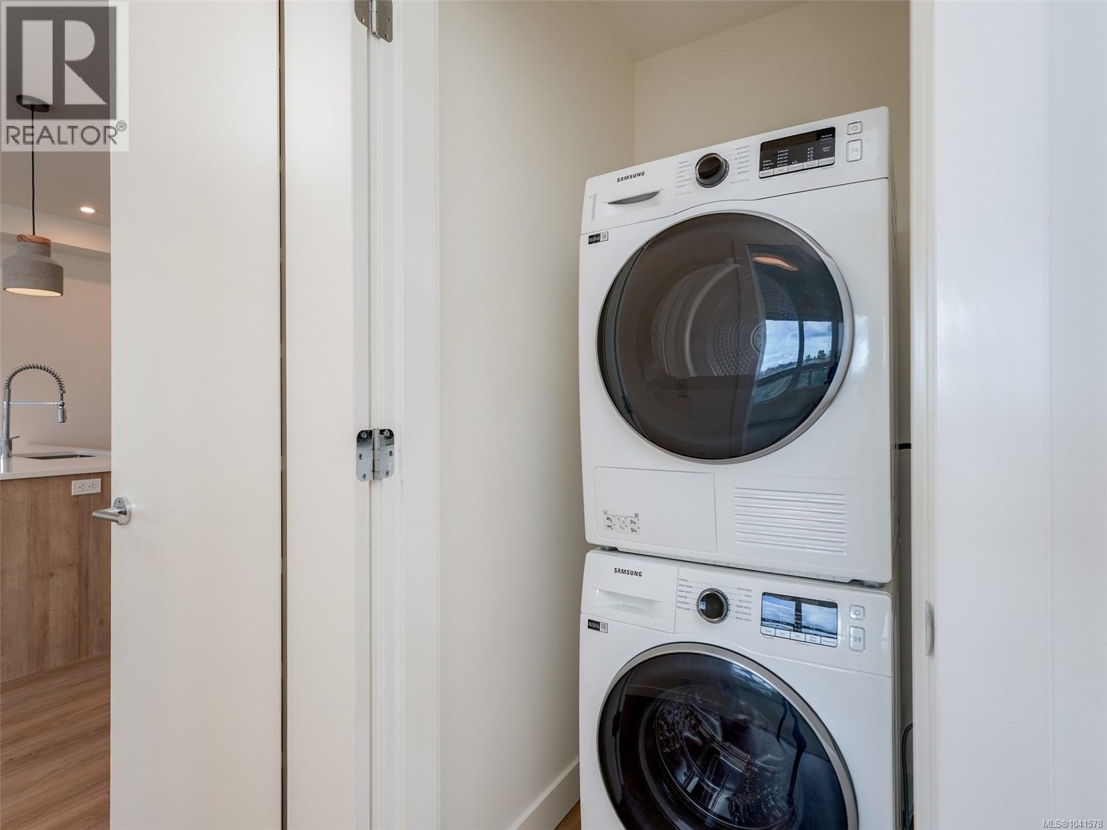 #403 757 Tyee Rd - 25