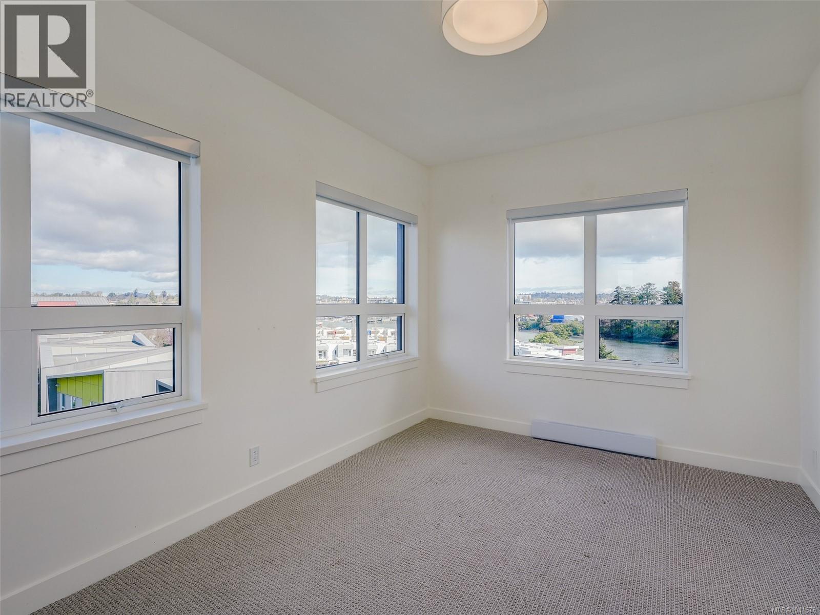 #403 757 Tyee Rd - 10