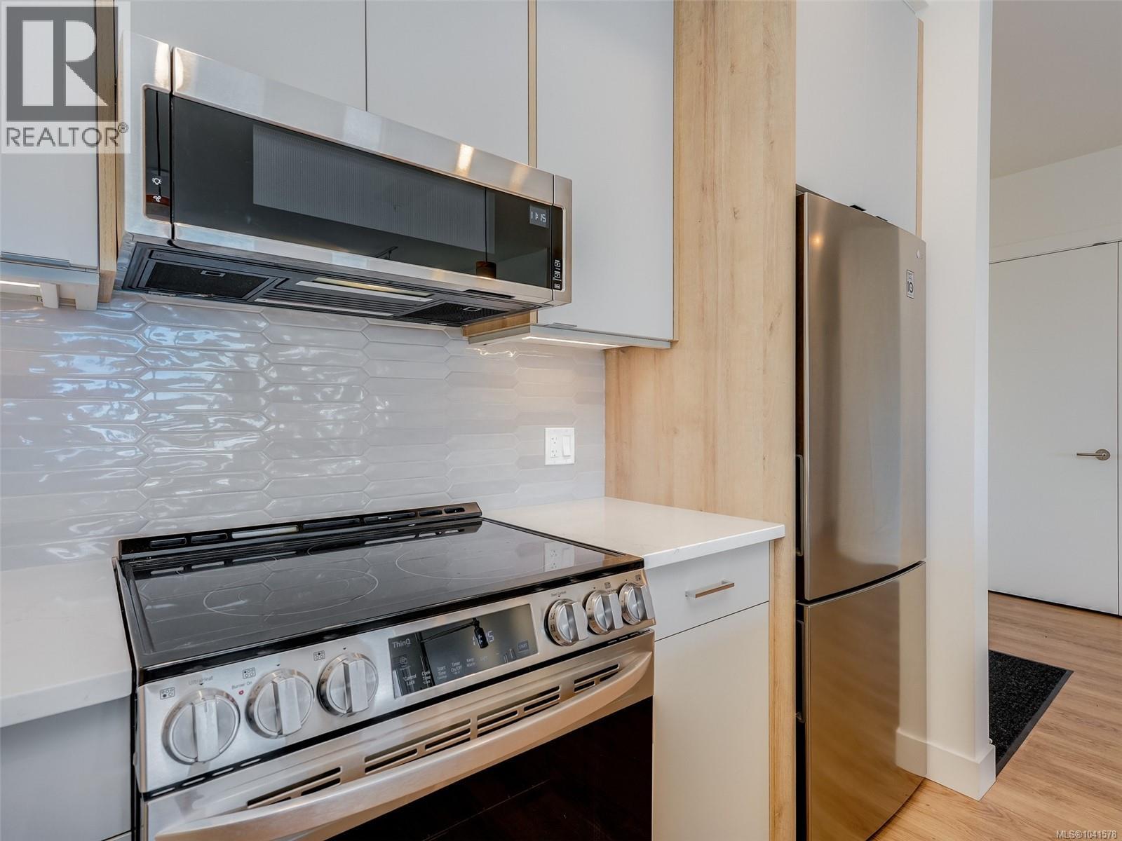 #403 757 Tyee Rd - 15