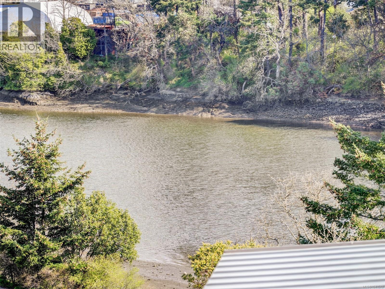 #403 757 Tyee Rd - 30
