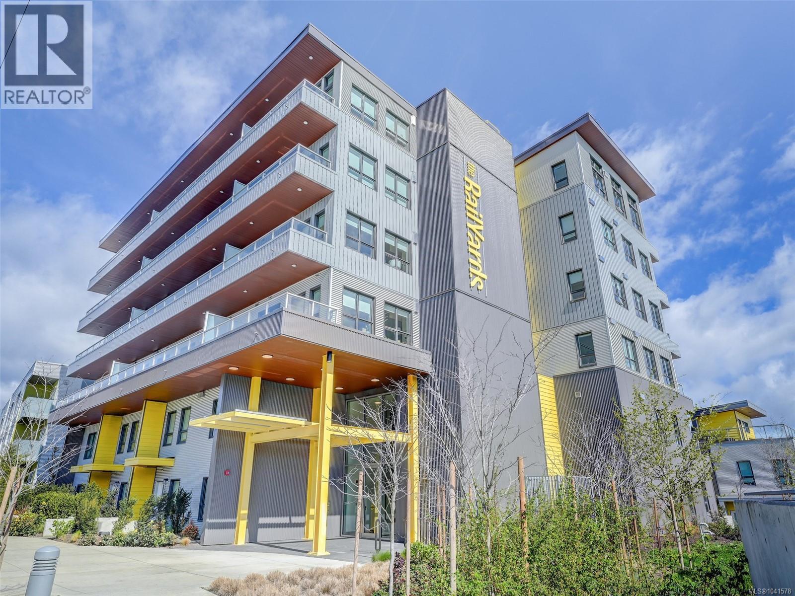 #403 757 Tyee Rd - 1