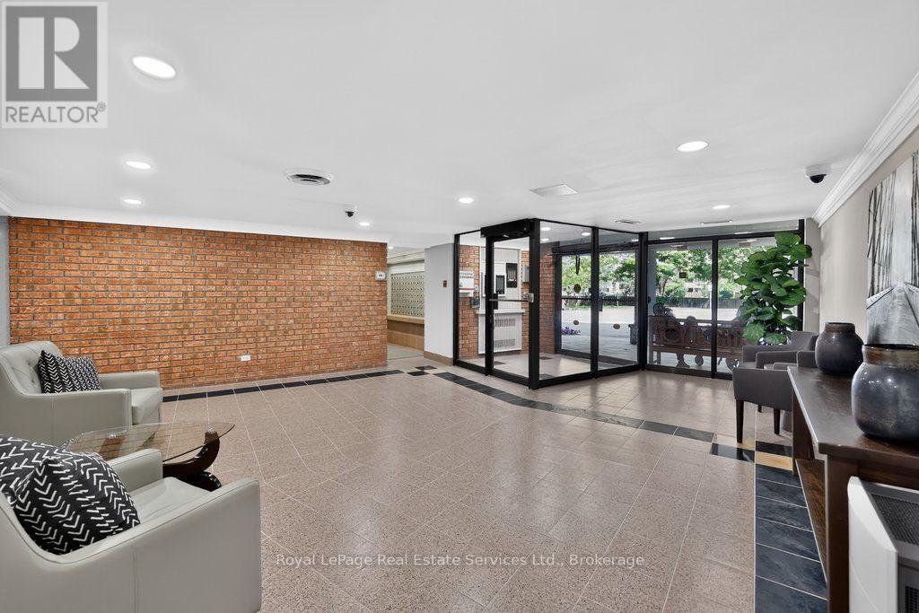 #1105 1240 MARLBOROUGH COURT - 32