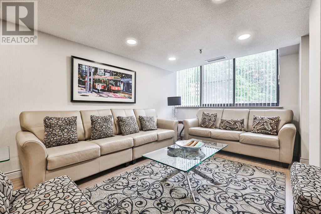 #1105 1240 MARLBOROUGH COURT - 36