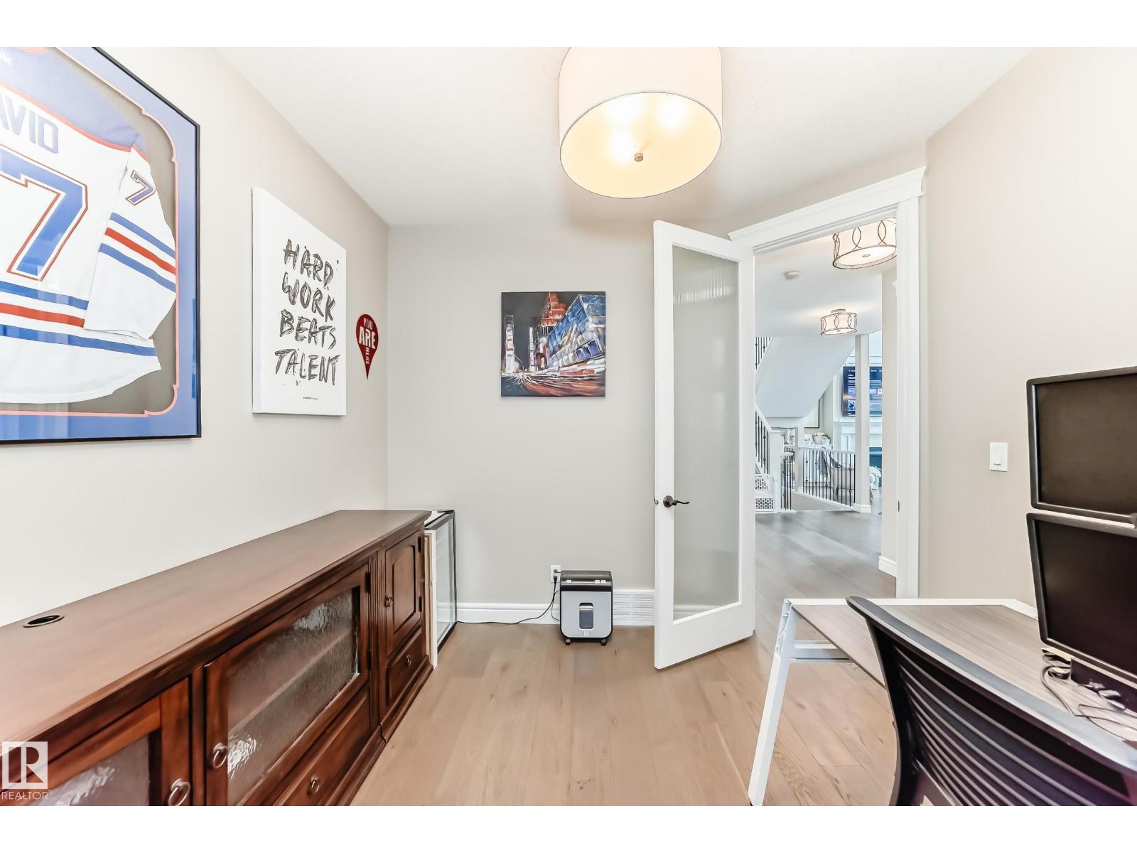 9034 24 AVE SW SW - 21