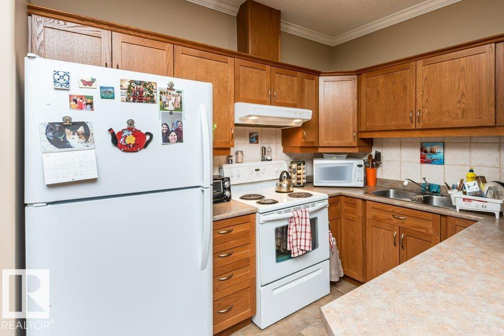 #110 8528 82 AV NW - 13