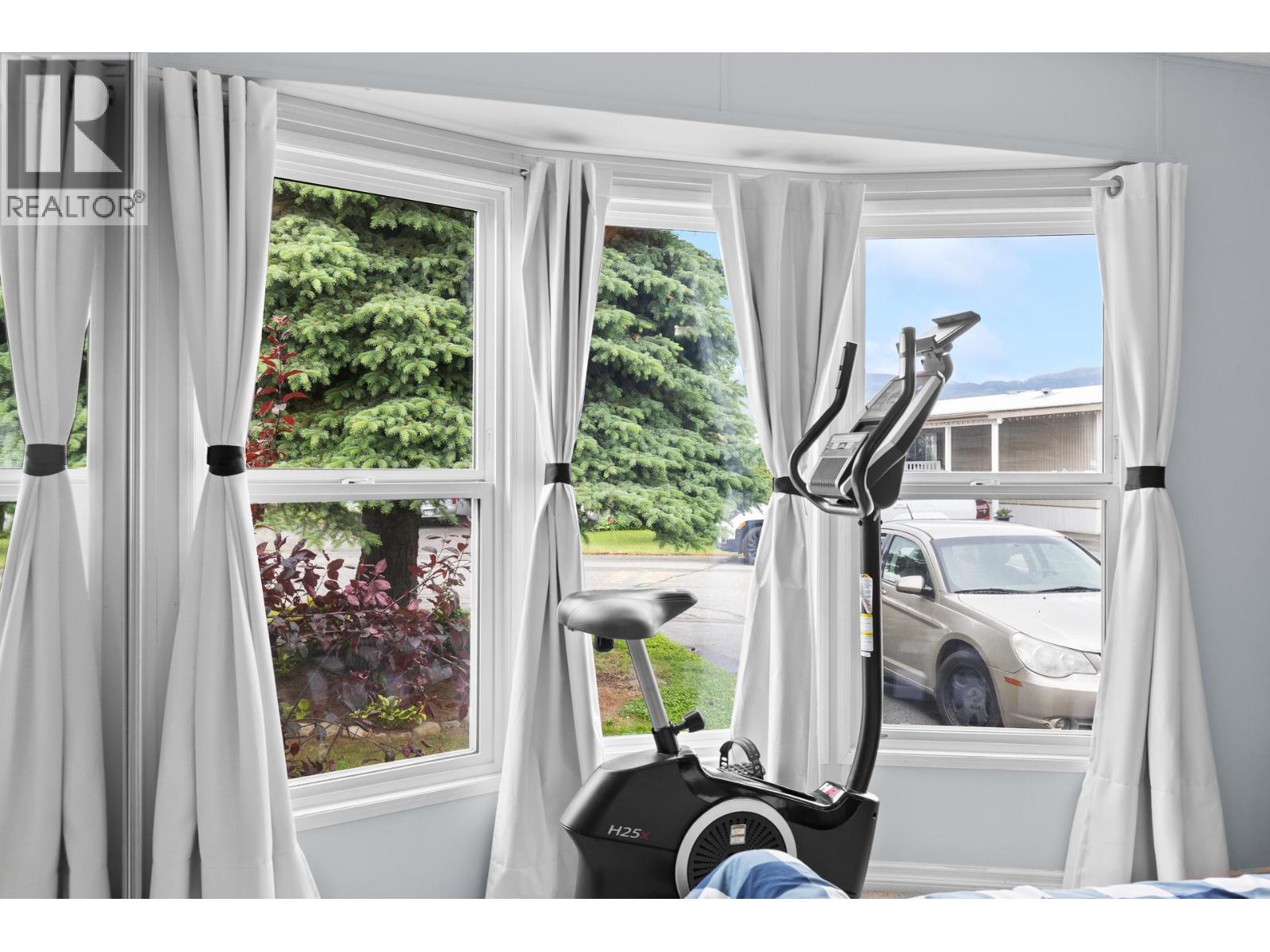 #62 3535 Casorso Road - 19