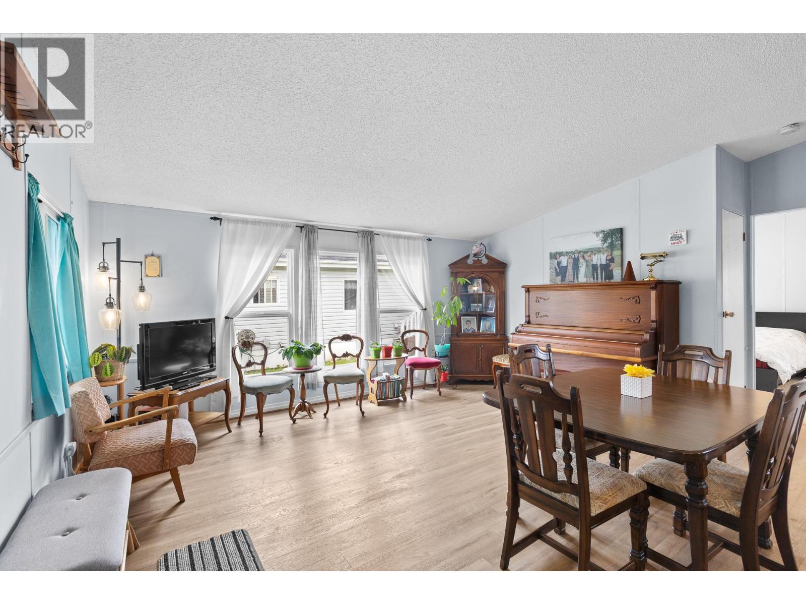 #62 3535 Casorso Road - 10