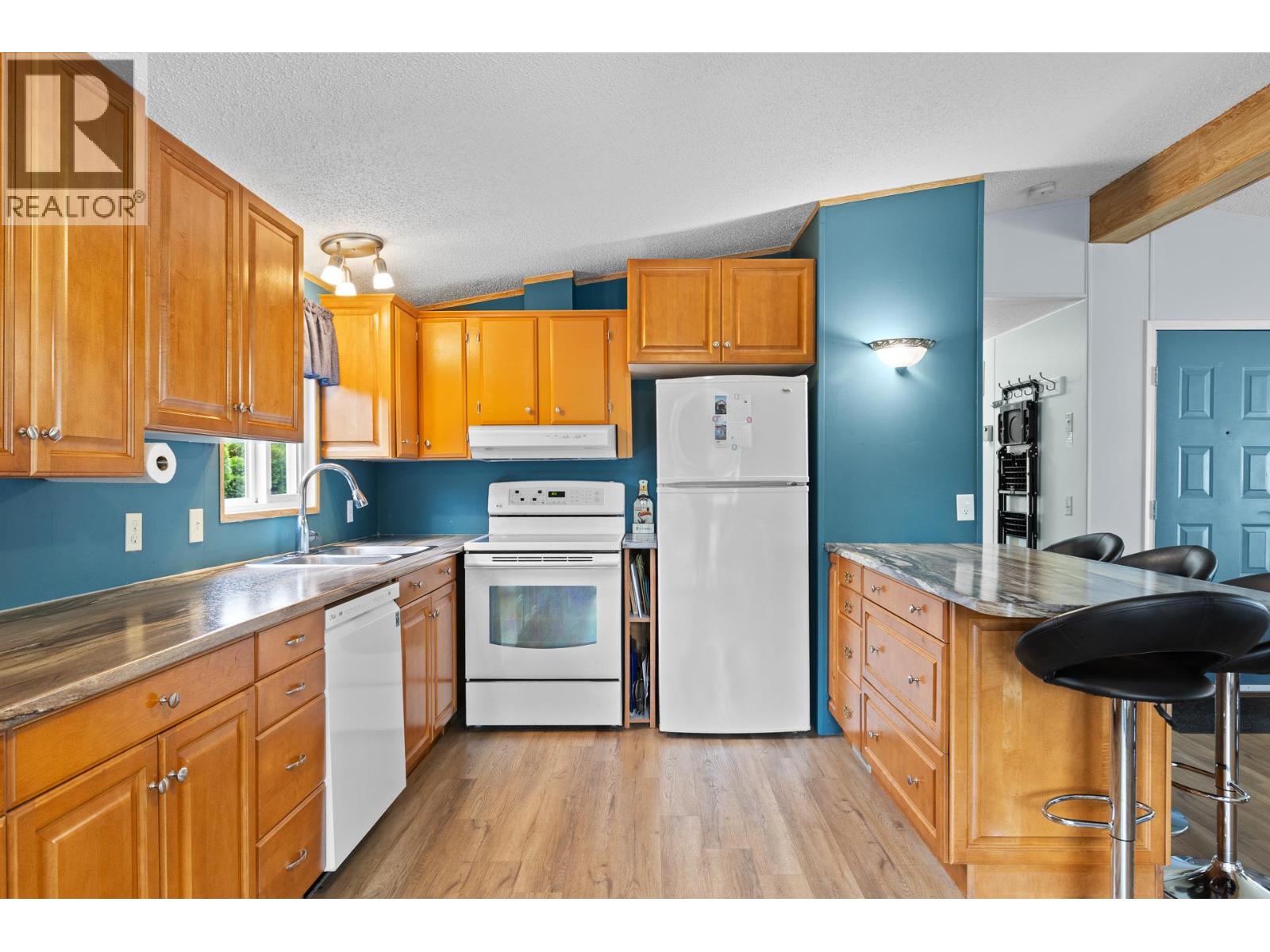 #62 3535 Casorso Road - 5