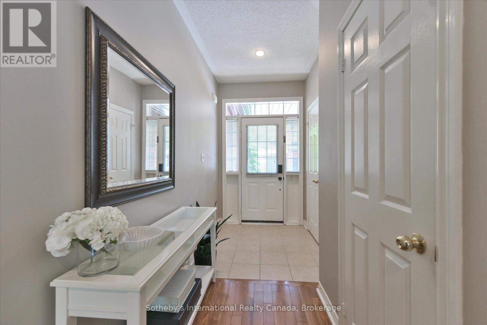 #41 300 RAVINEVIEW WAY - 4