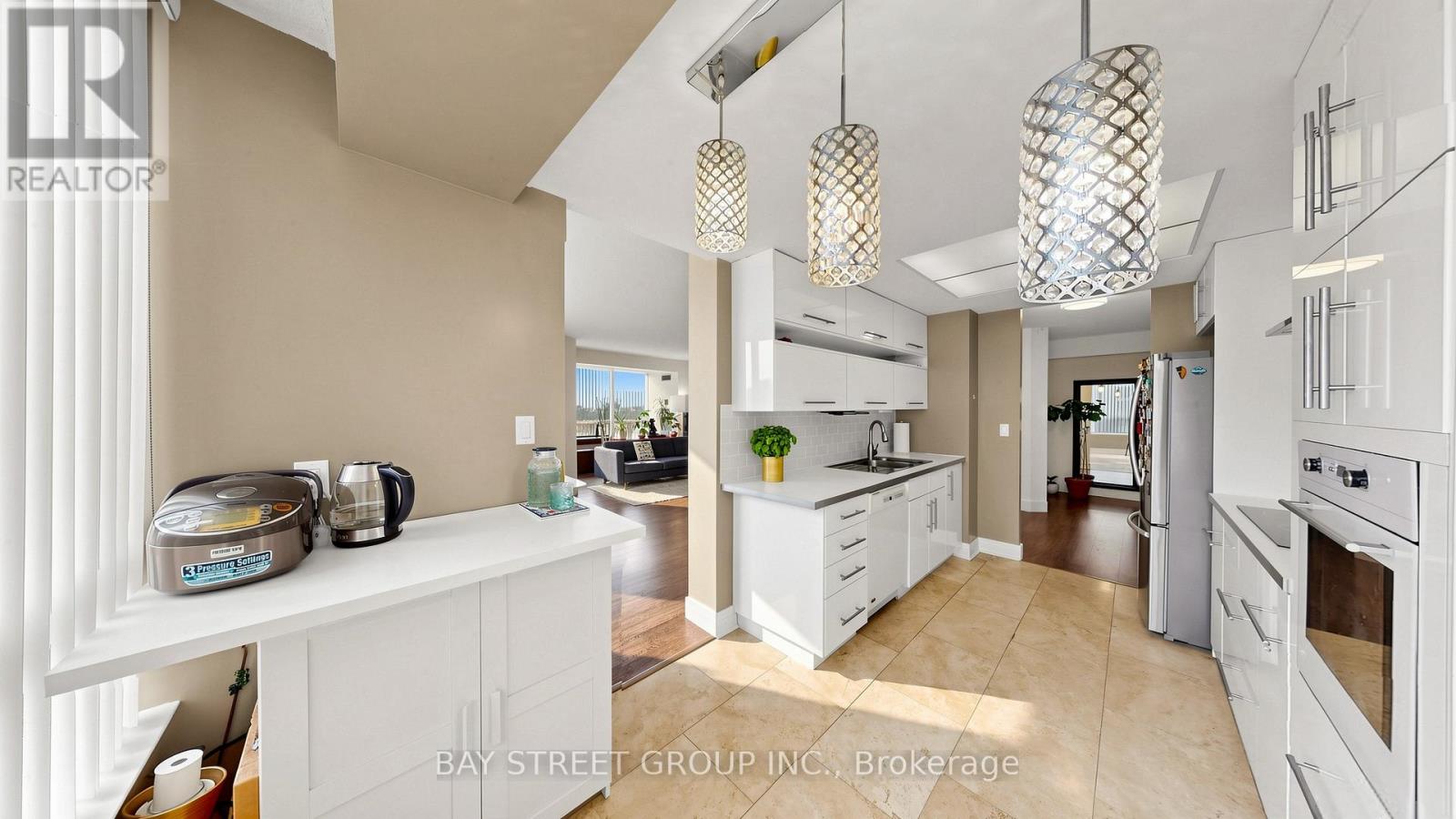 #1416 7 BISHOP AVENUE - 15
