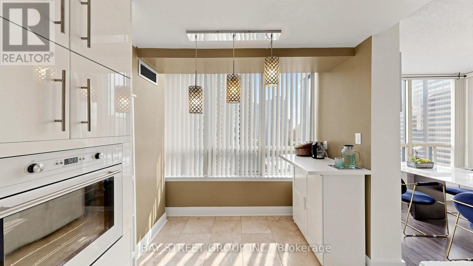 #1416 7 BISHOP AVENUE - 16