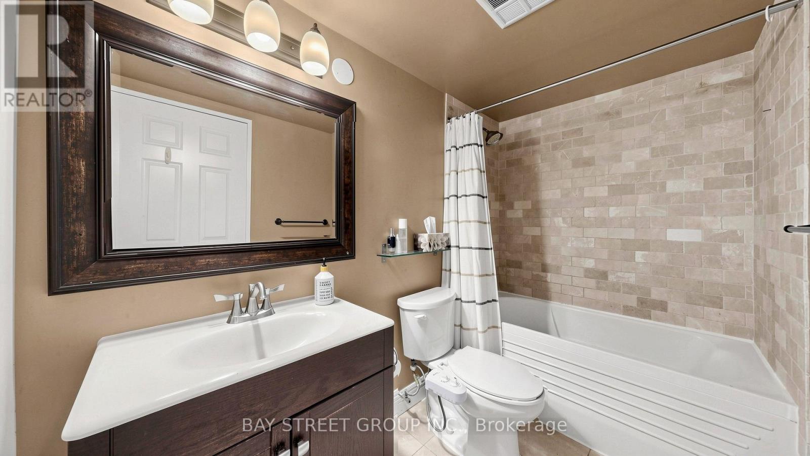 #1416 7 BISHOP AVENUE - 20