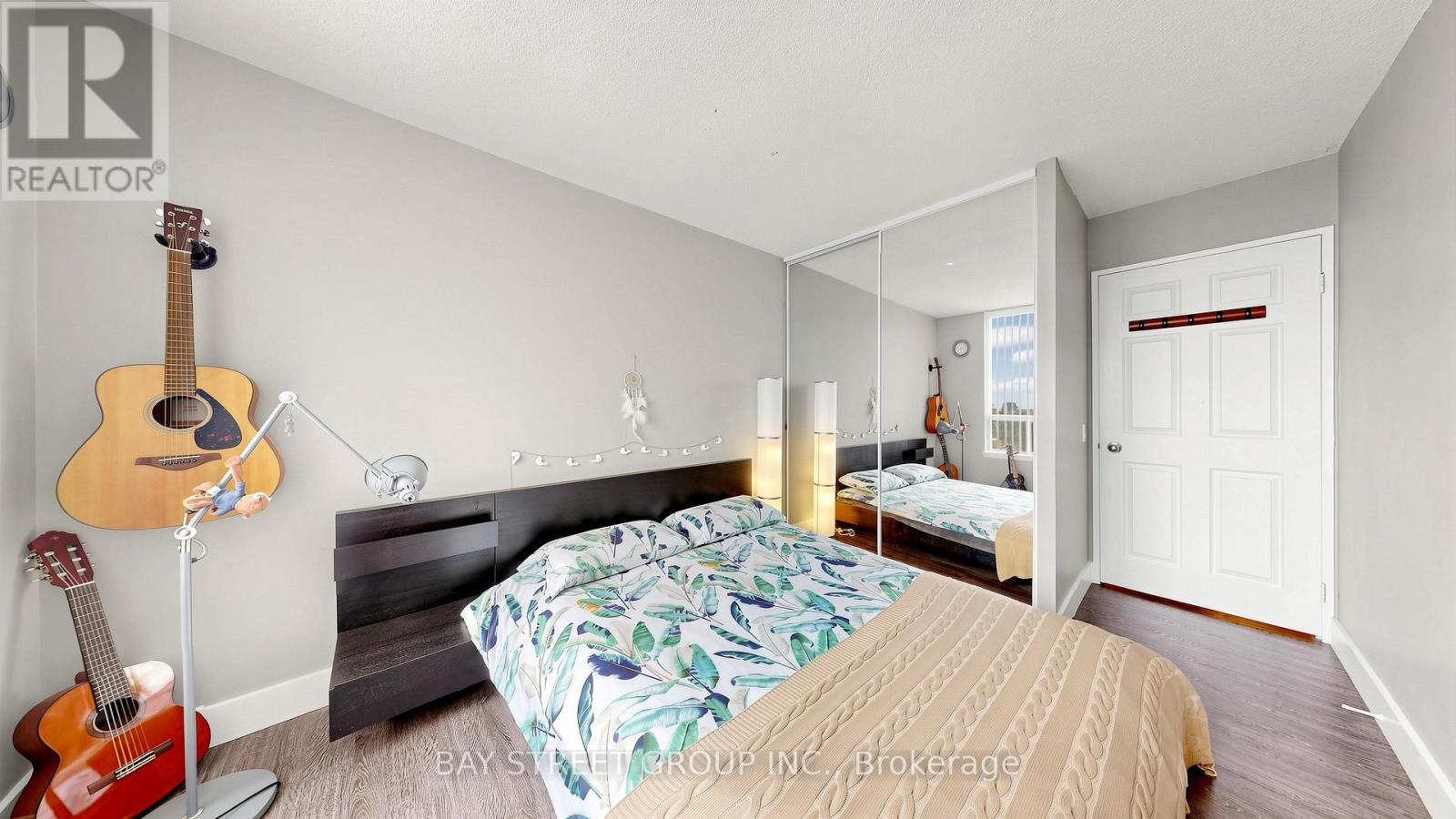 #1416 7 BISHOP AVENUE - 22