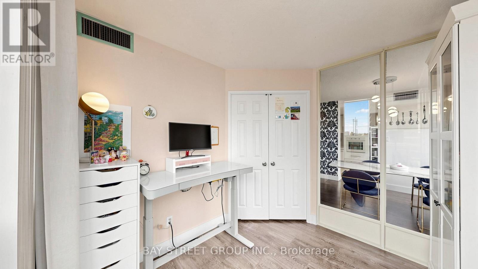 #1416 7 BISHOP AVENUE - 26