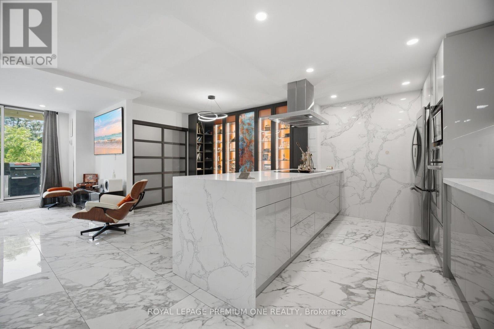 #302 100 CANYON AVENUE - 14