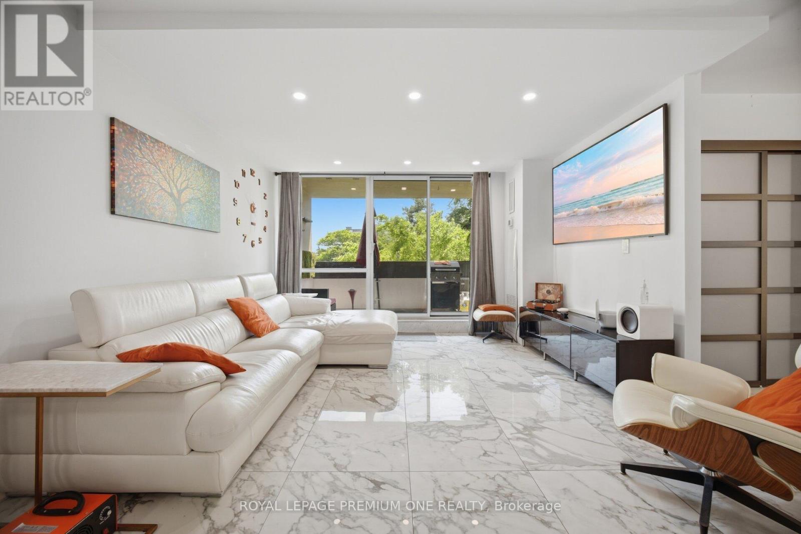 #302 100 CANYON AVENUE - 22