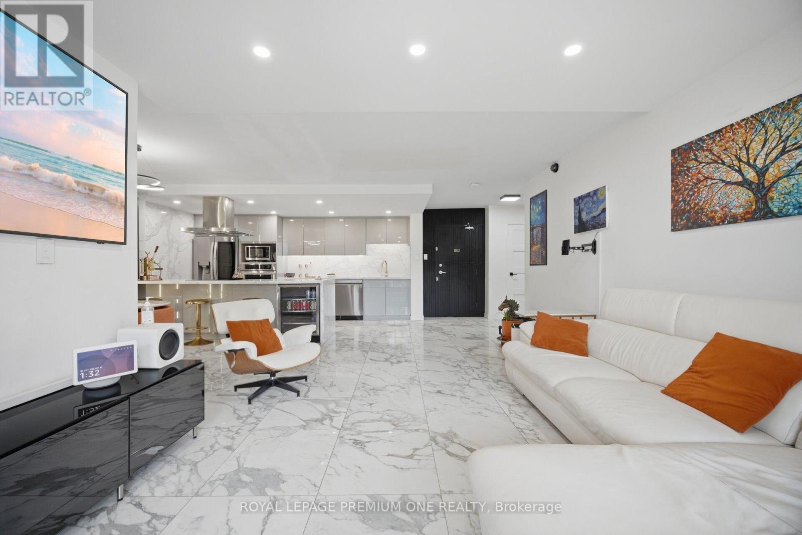 #302 100 CANYON AVENUE - 24