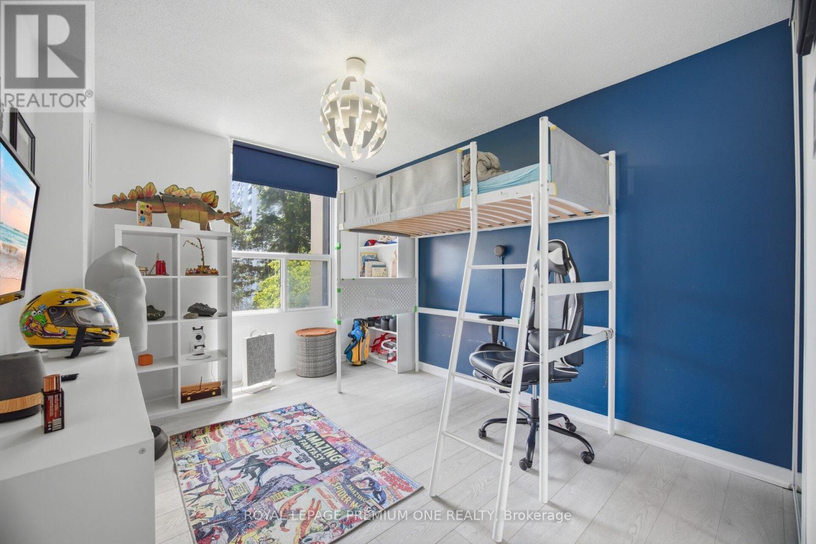 #302 100 CANYON AVENUE - 33