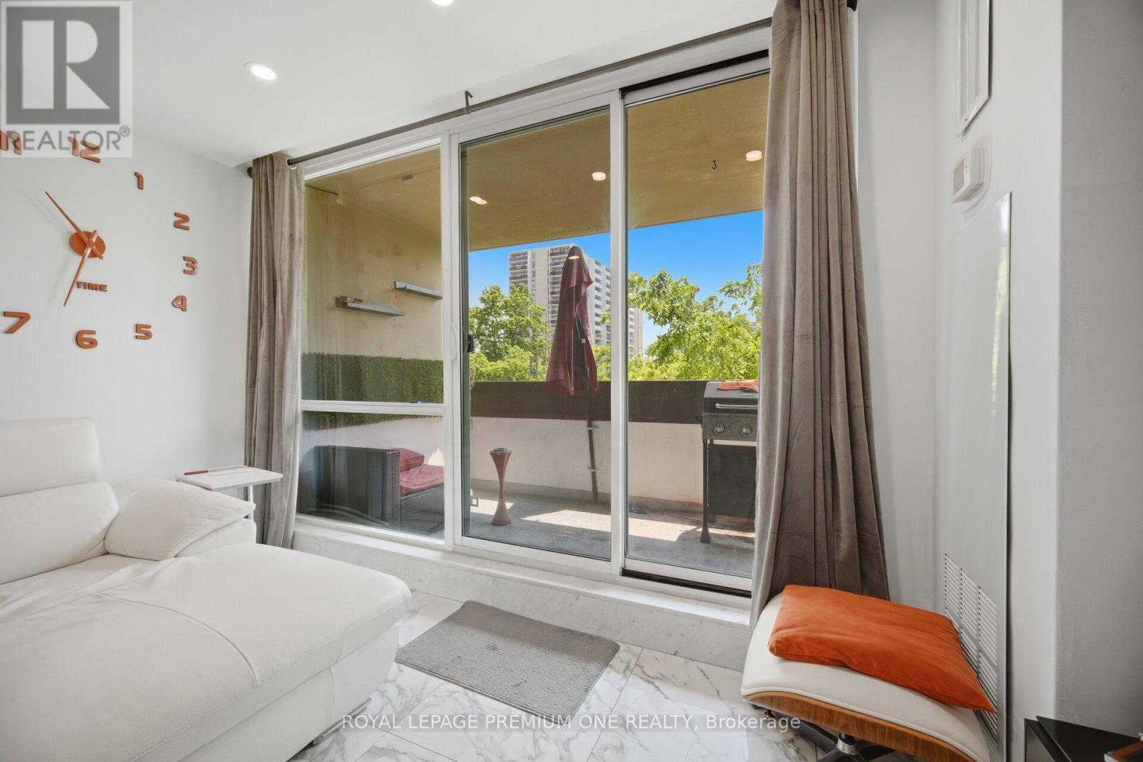 #302 100 CANYON AVENUE - 38
