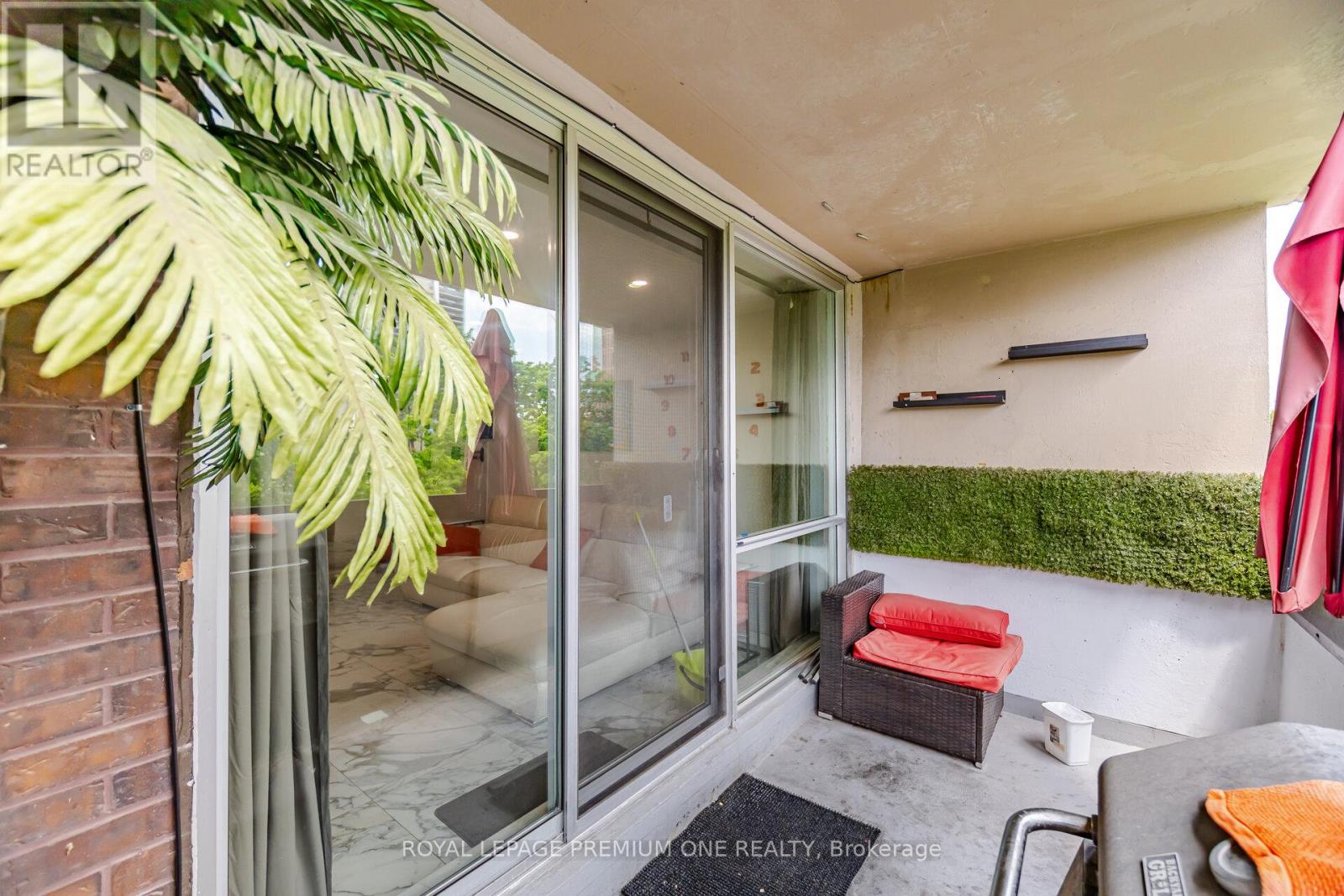 #302 100 CANYON AVENUE - 39