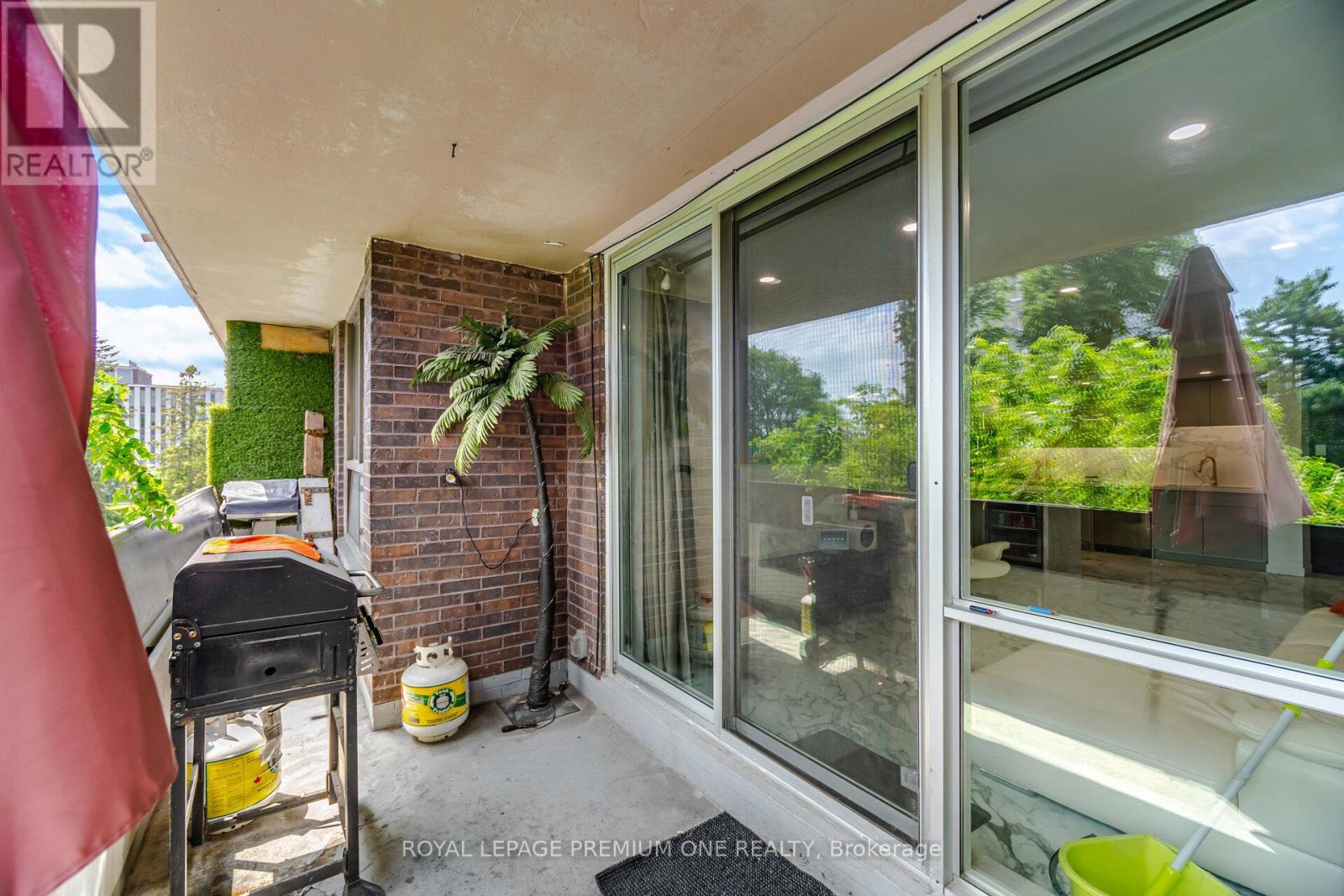 #302 100 CANYON AVENUE - 40
