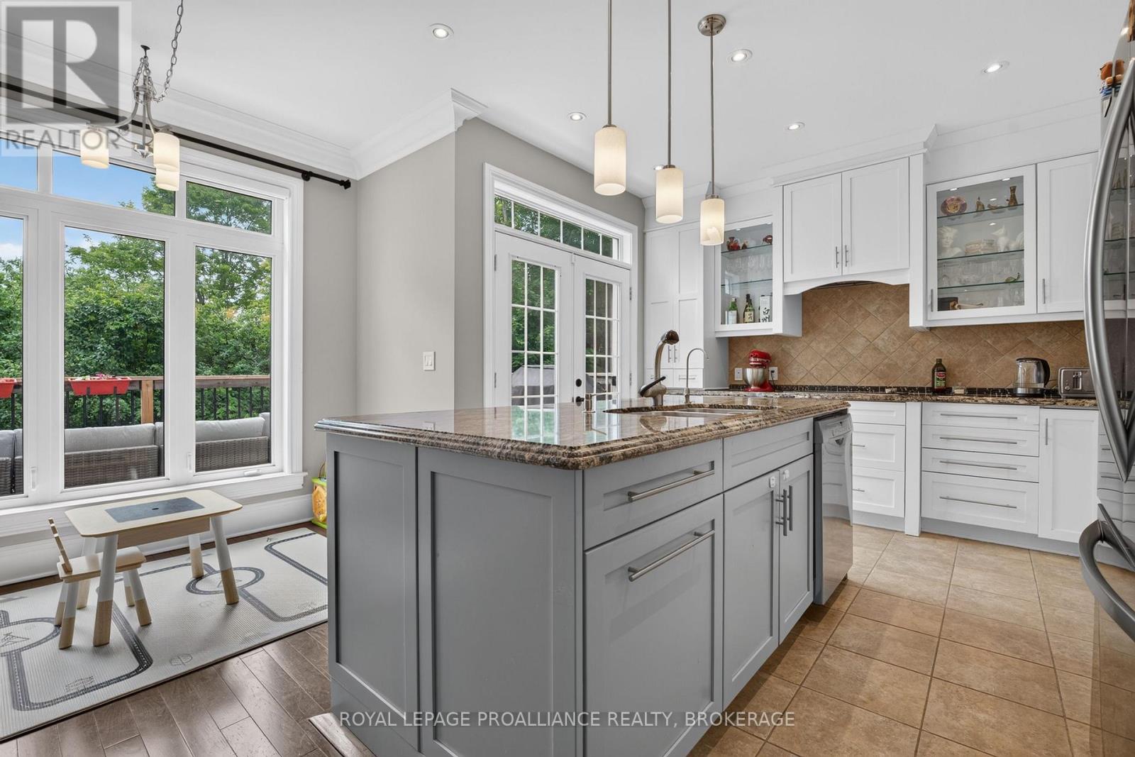 589 FIELDSTONE DRIVE - Image 7