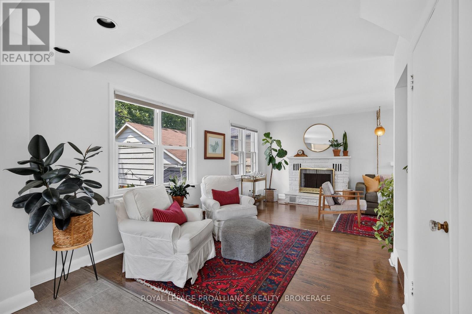 288 YONGE STREET - 10