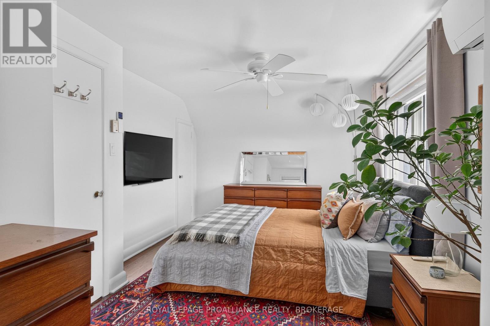 288 YONGE STREET - 15