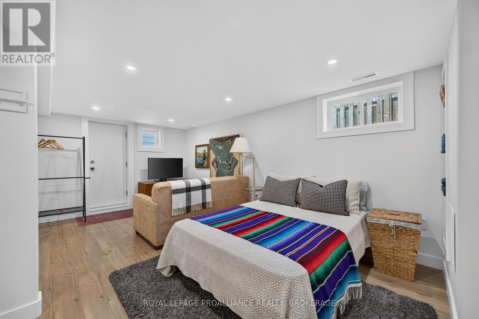 288 YONGE STREET - 27