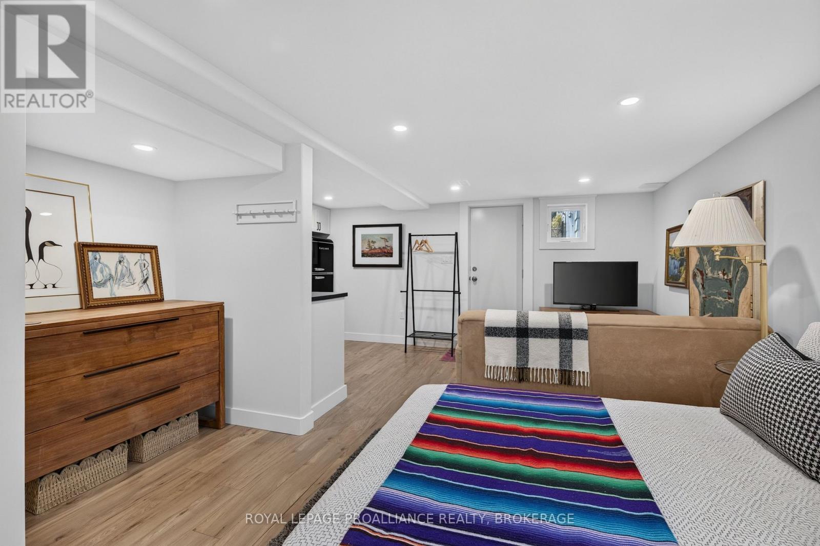 288 YONGE STREET - 31