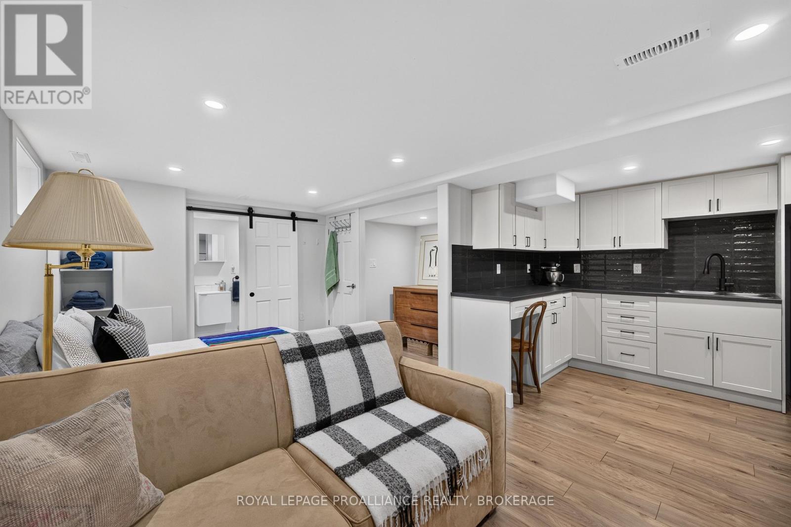 288 YONGE STREET - 32