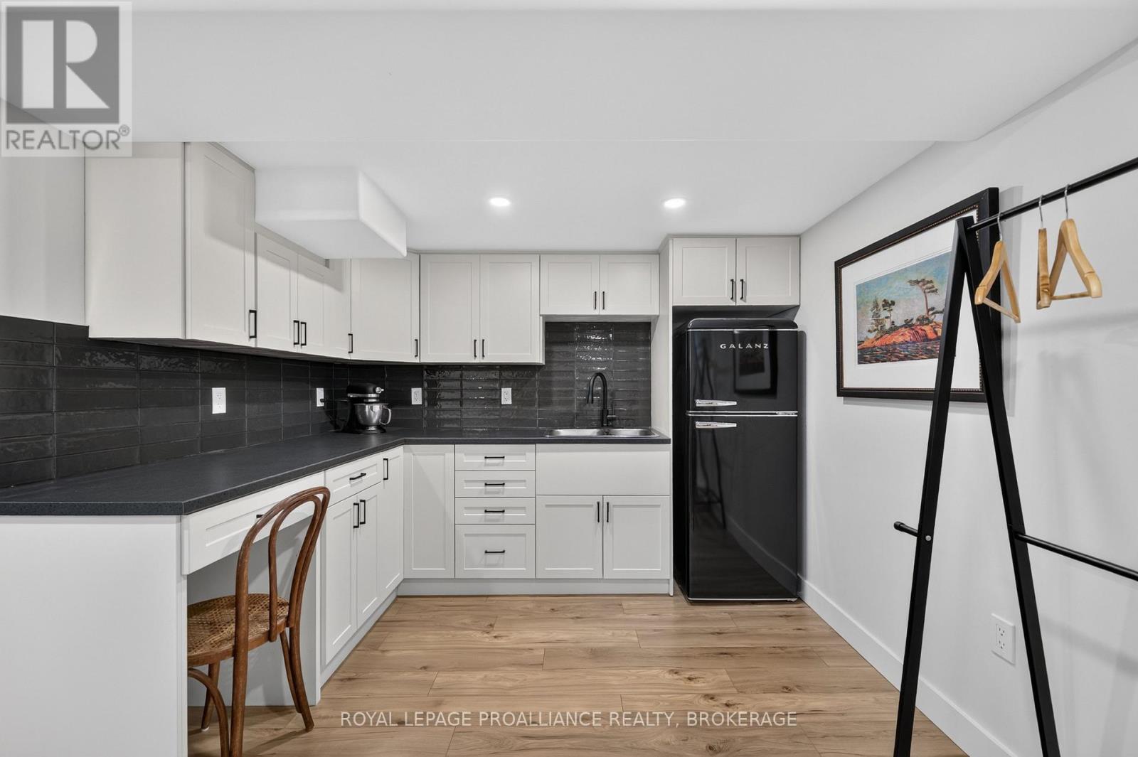 288 YONGE STREET - 34