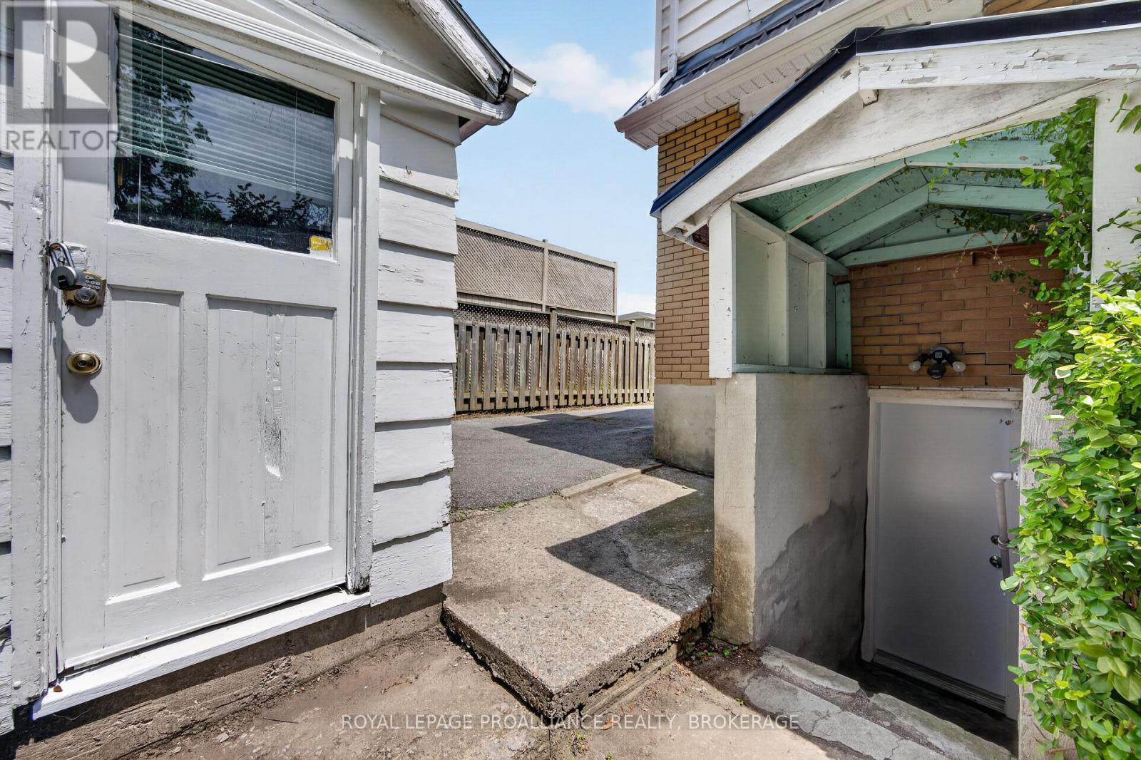 288 YONGE STREET - 37