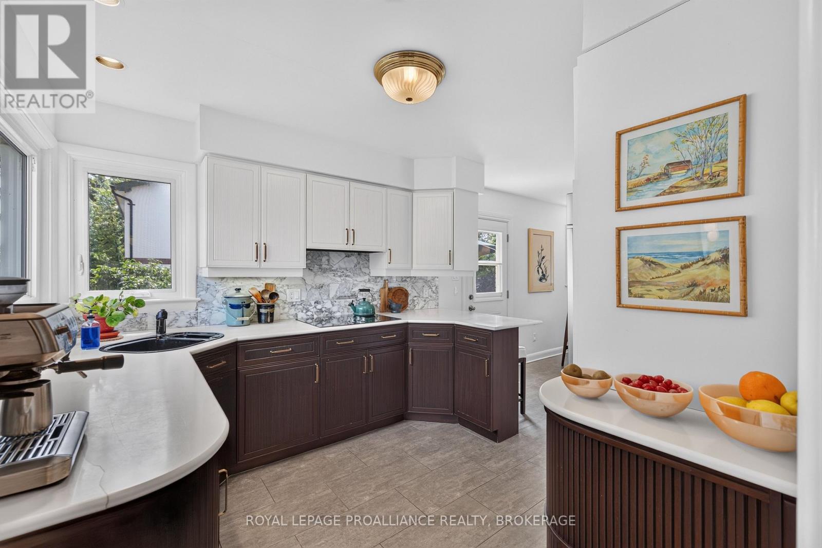 288 YONGE STREET - 5