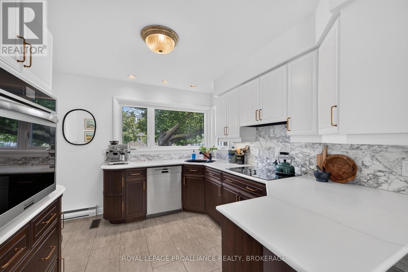 288 YONGE STREET - 6