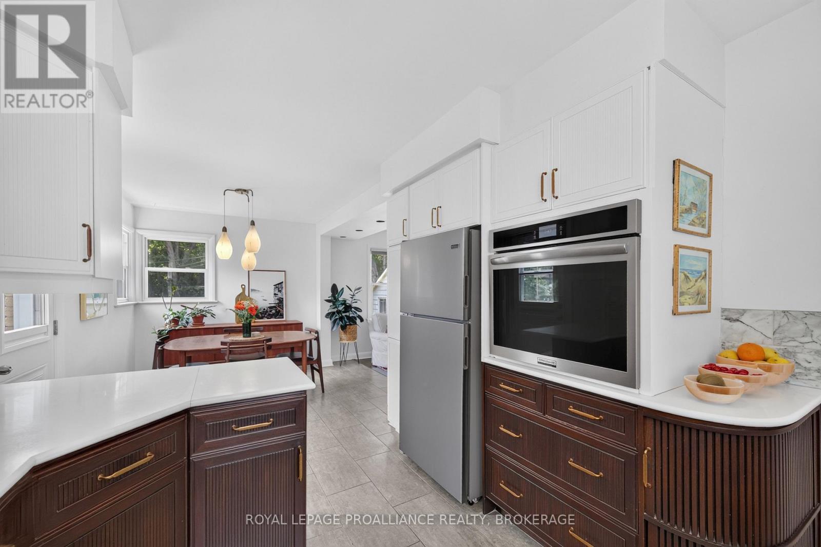 288 YONGE STREET - 7