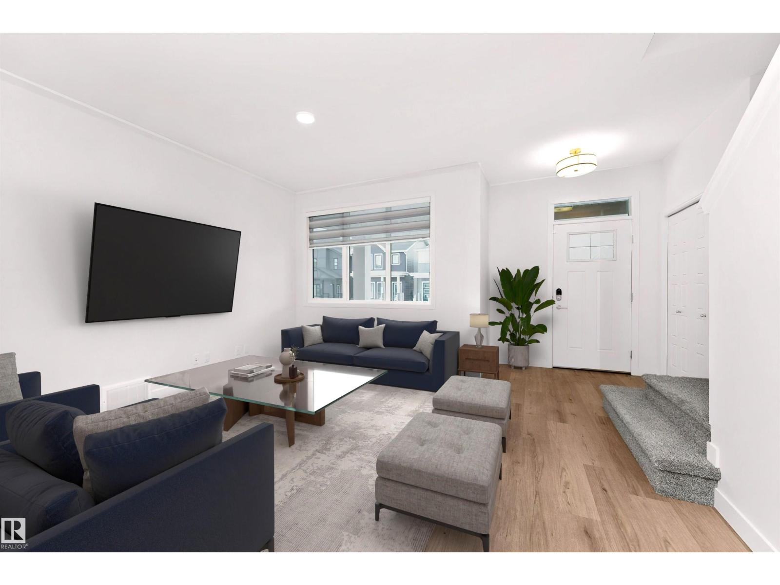 1529 Plum CI SW - 1