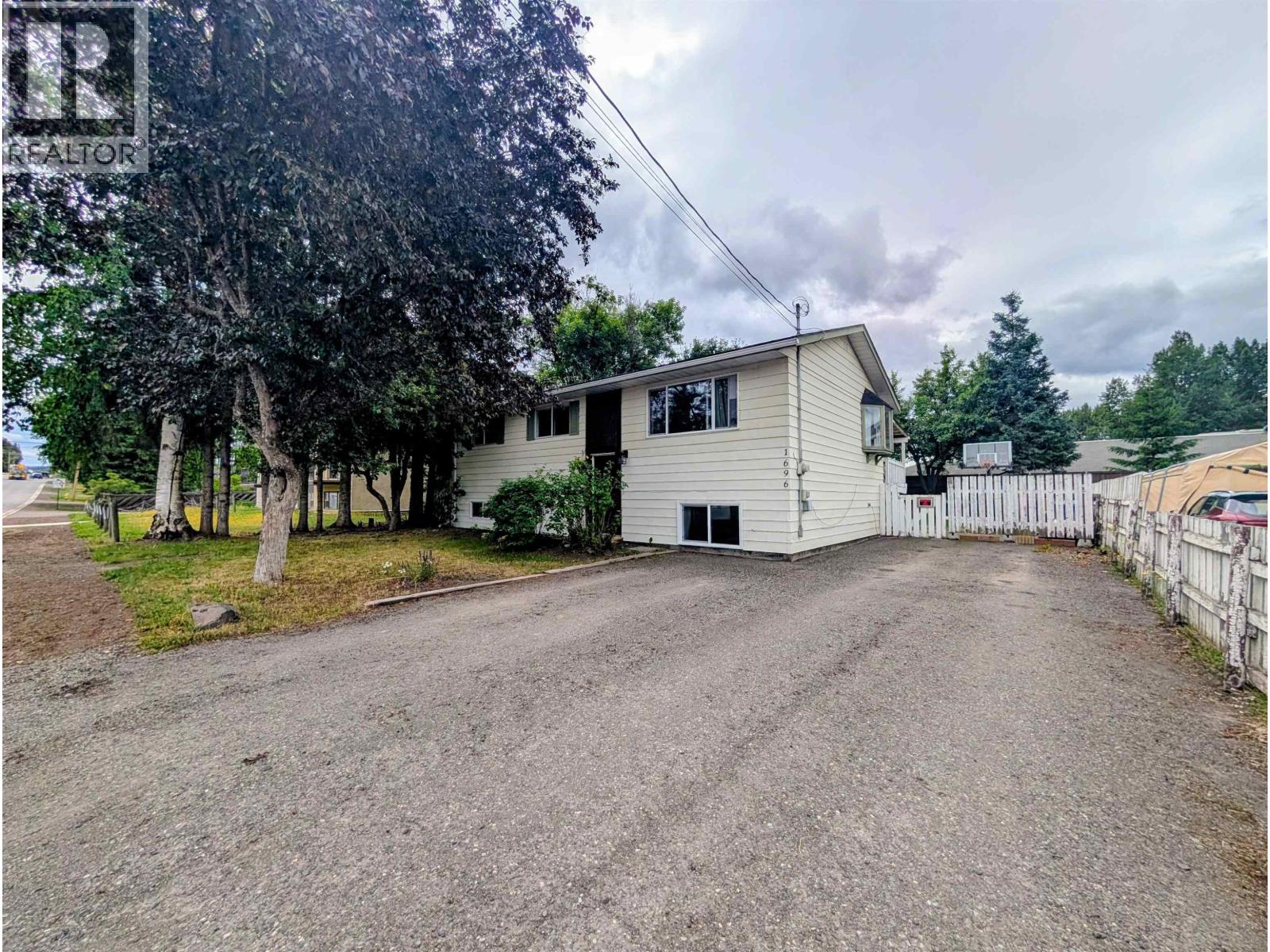 1696 PRINCESS Street, Smithers