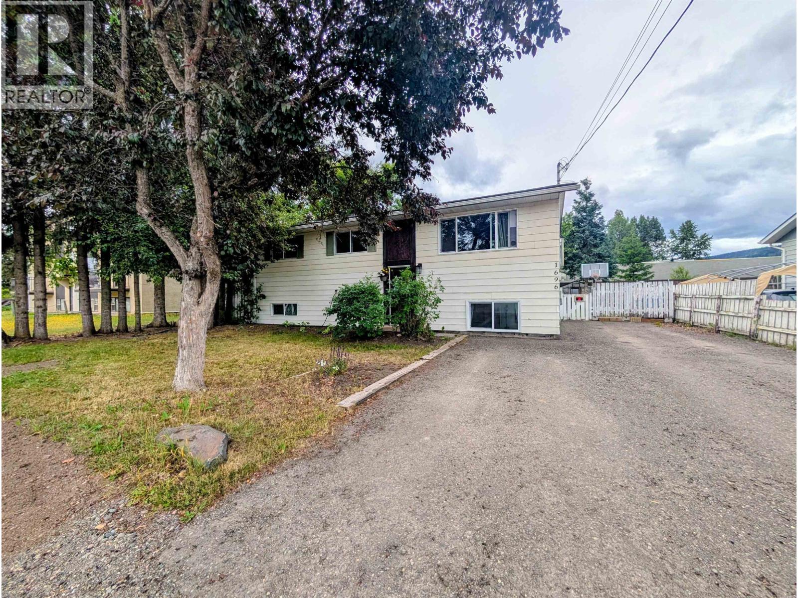 1696 PRINCESS Street, Smithers
